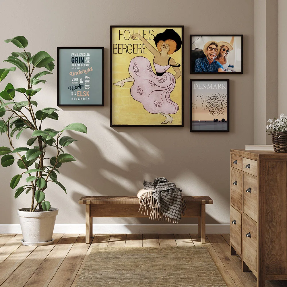 Billedvæg i stuen. Rammer fra Print & Rammer.